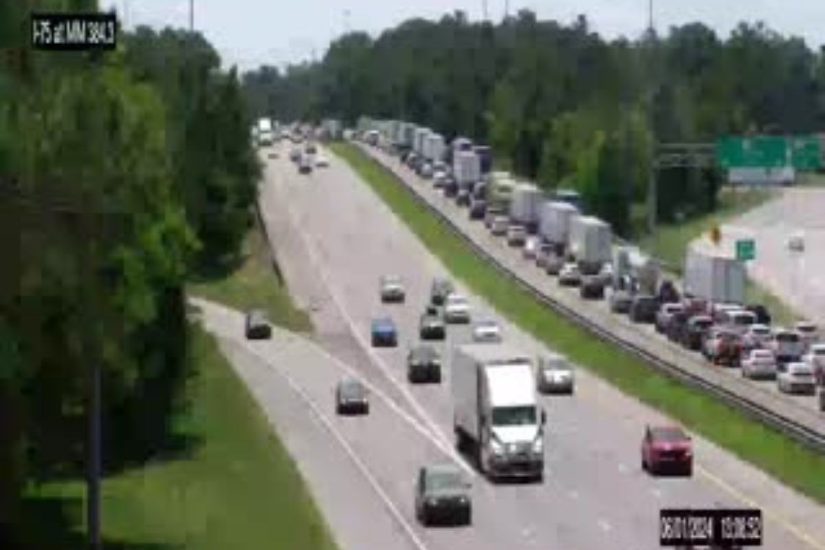 UPDATE: Traffic flowing again on I-75 southbound in Gainesville ...