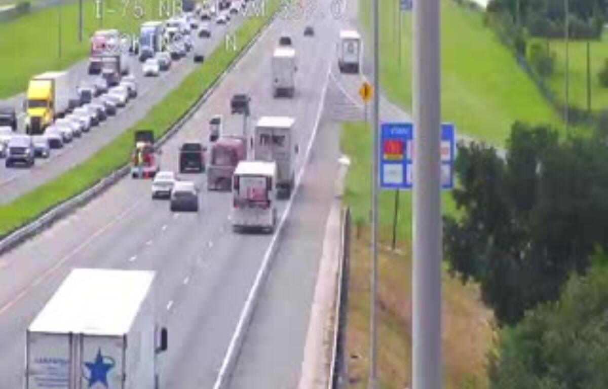 This is an image of Interstate 75 North in Marion County, FL. Wreck blocks right and left shoulders at mile marker 352.