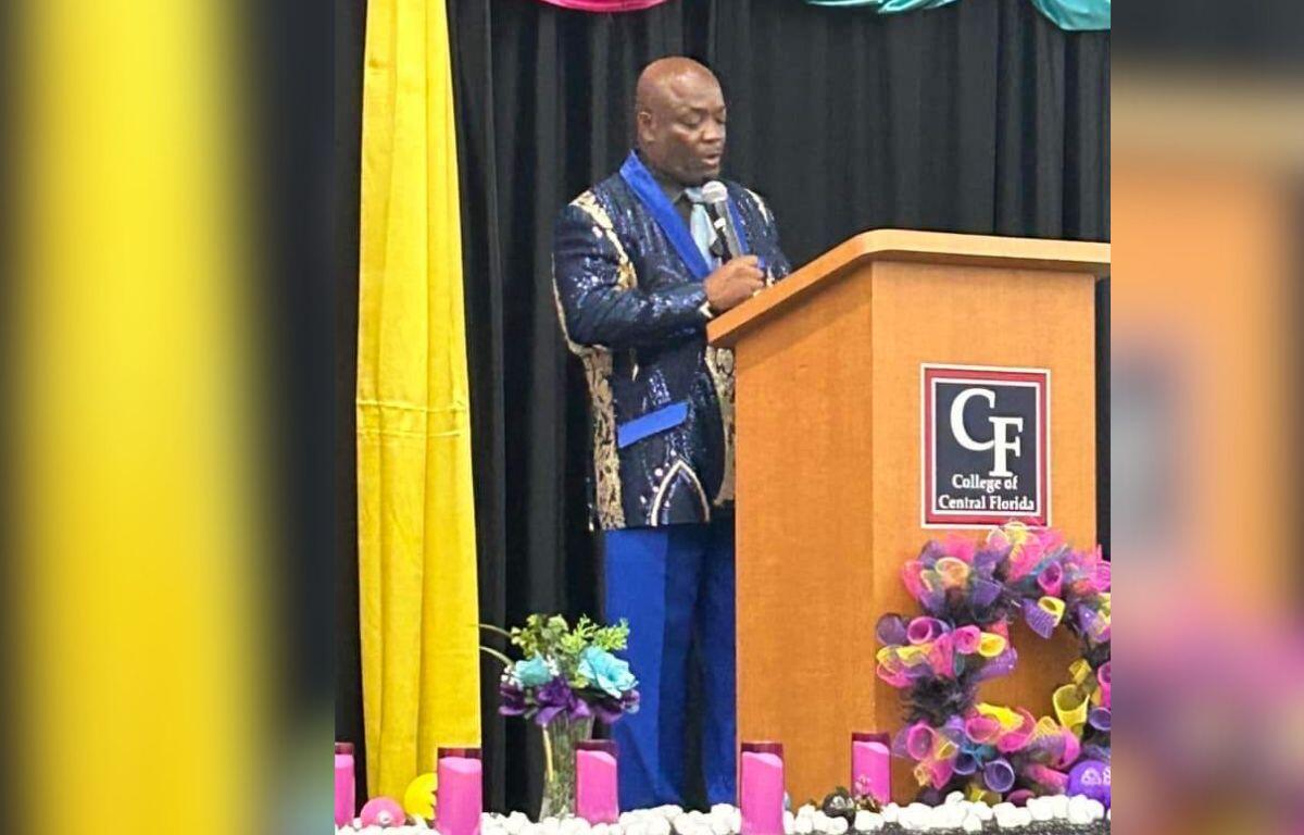 Dr. Darrell Tolbert speaks at the College of Central Florida.