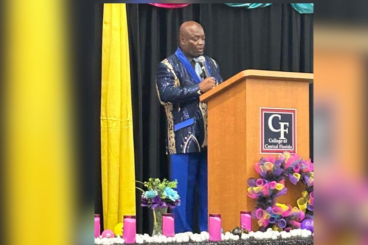 Dr. Darrell Tolbert speaks at the College of Central Florida.
