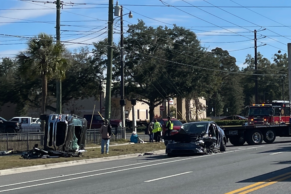 Ocala Fire Rescue (OFR) is actively responding to a three-vehicle crash on NW Blitchton Road (US-27) near NW 44th Avenue. The incident, which occurred earlier today, has led to significant traffic disruptions in the area. According to OFR, the crash involved three vehicles. One vehicle was found on its side, another had rolled over, and the third required firefighters to extricate the driver. Fortunately, OFR confirmed that no trauma alerts were issued, indicating no serious injuries among those involved. Emergency crews remain on the scene managing the aftermath and ensuring the safety of the area. Motorists are advised to avoid NW Blitchton Rd near NW 44th Ave while authorities work to clear the roadway. This is a developing story. Further updates will be provided as more information becomes available.