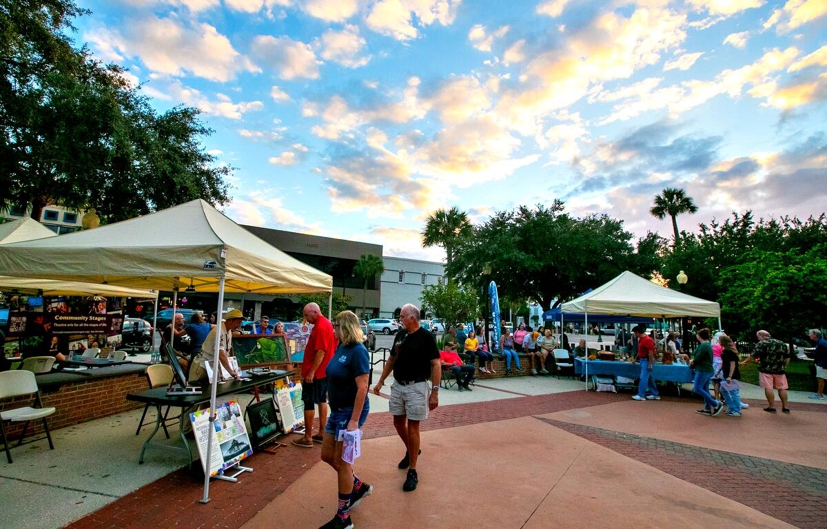 Stroll through downtown Ocala under clear skies and warm temperatures during the First Friday Art Walk. The pleasant weather creates the perfect backdrop for live entertainment, artist displays, and community festivities.