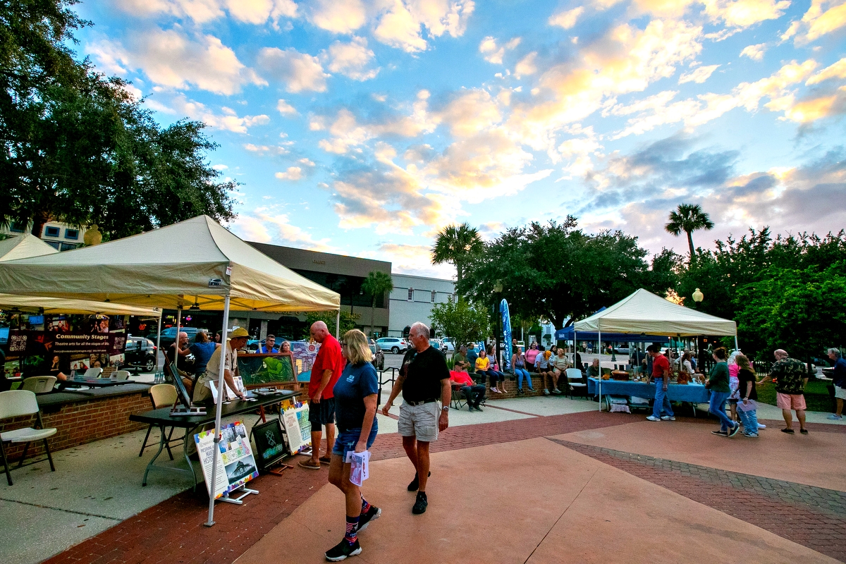 Stroll through downtown Ocala under clear skies and warm temperatures during the First Friday Art Walk. The pleasant weather creates the perfect backdrop for live entertainment, artist displays, and community festivities.