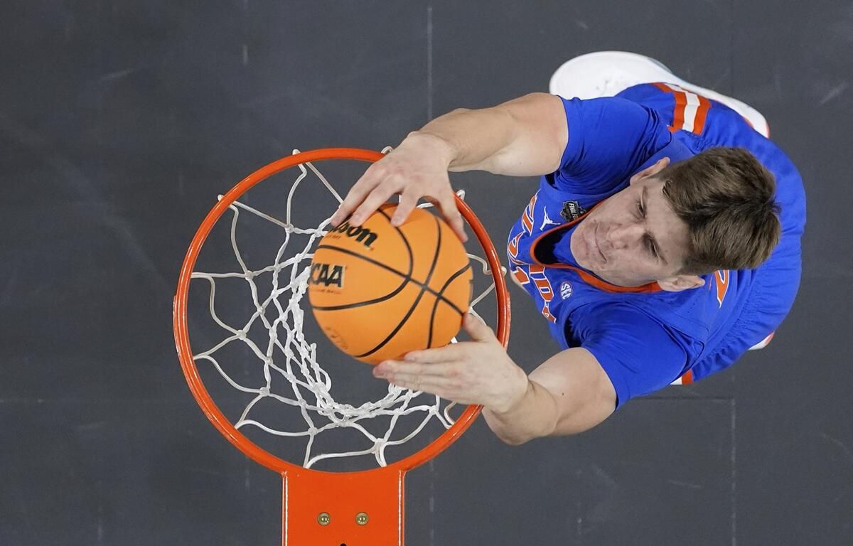 Florida's Alex Condon dunks the ball against Houston during the second half in the national championship at the Final Four of the NCAA college basketball tournament, Monday, April 7, 2025, in San Antonio.