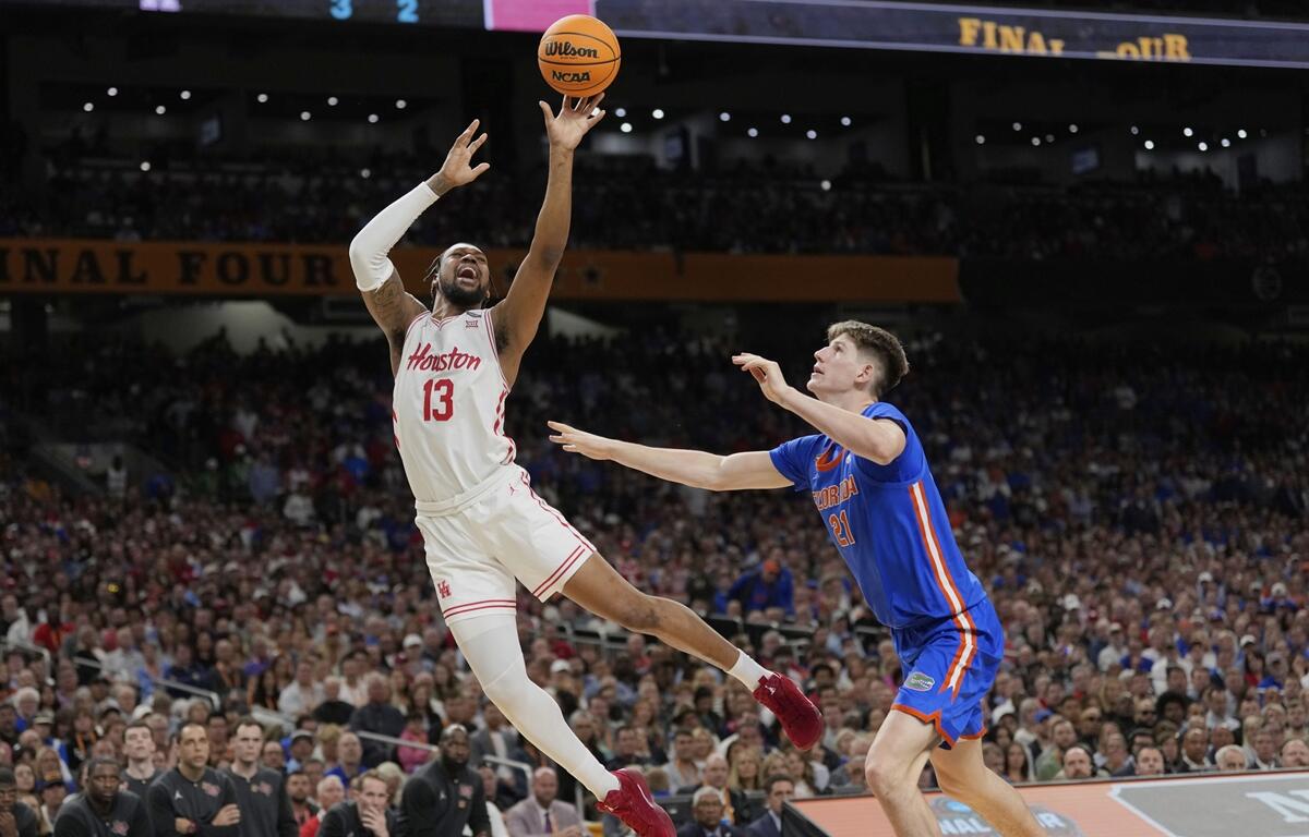 Houston's J'Wan Roberts (13) shoots as Florida's Alex Condon (21) defends during the second half in the national championship at the Final Four of the NCAA college basketball tournament, Monday, April 7, 2025, in San Antonio.