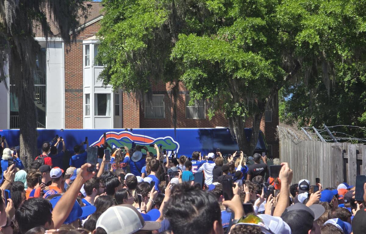 The team bus arrived a little after 3 p.m.