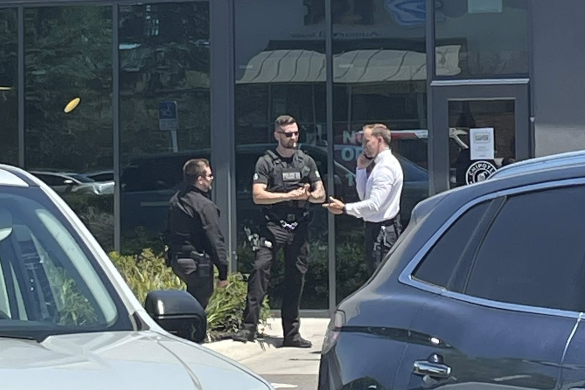 Ocala Police officers spoke with a witness at Six Gun Plaza on April 15, 2025, after responding to a reported purse snatching incident.
