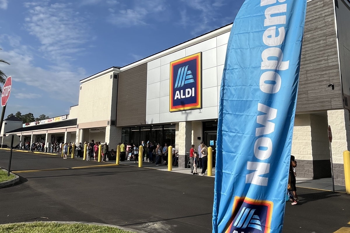 Customers wait in line outside ALDI’s new Marion Oaks location during its grand opening event.