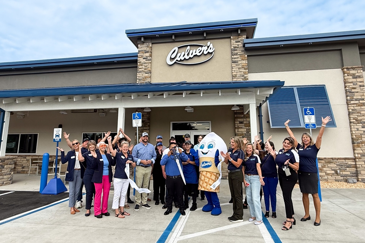 Large group of Culver’s staff and Ocala Metro CEP members cheer with mascot Scoopie in front of the new Ocala restaurant during the ribbon-cutting ceremony.