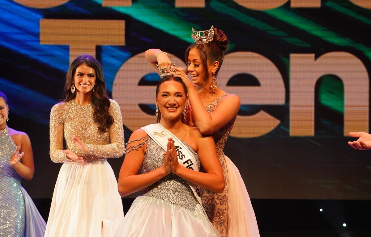 Noelle Schnacky smiles as she is crowned Miss Florida’s Teen 2025 by Ireland Harkins during the Miss Florida’s Teen Scholarship Competition.