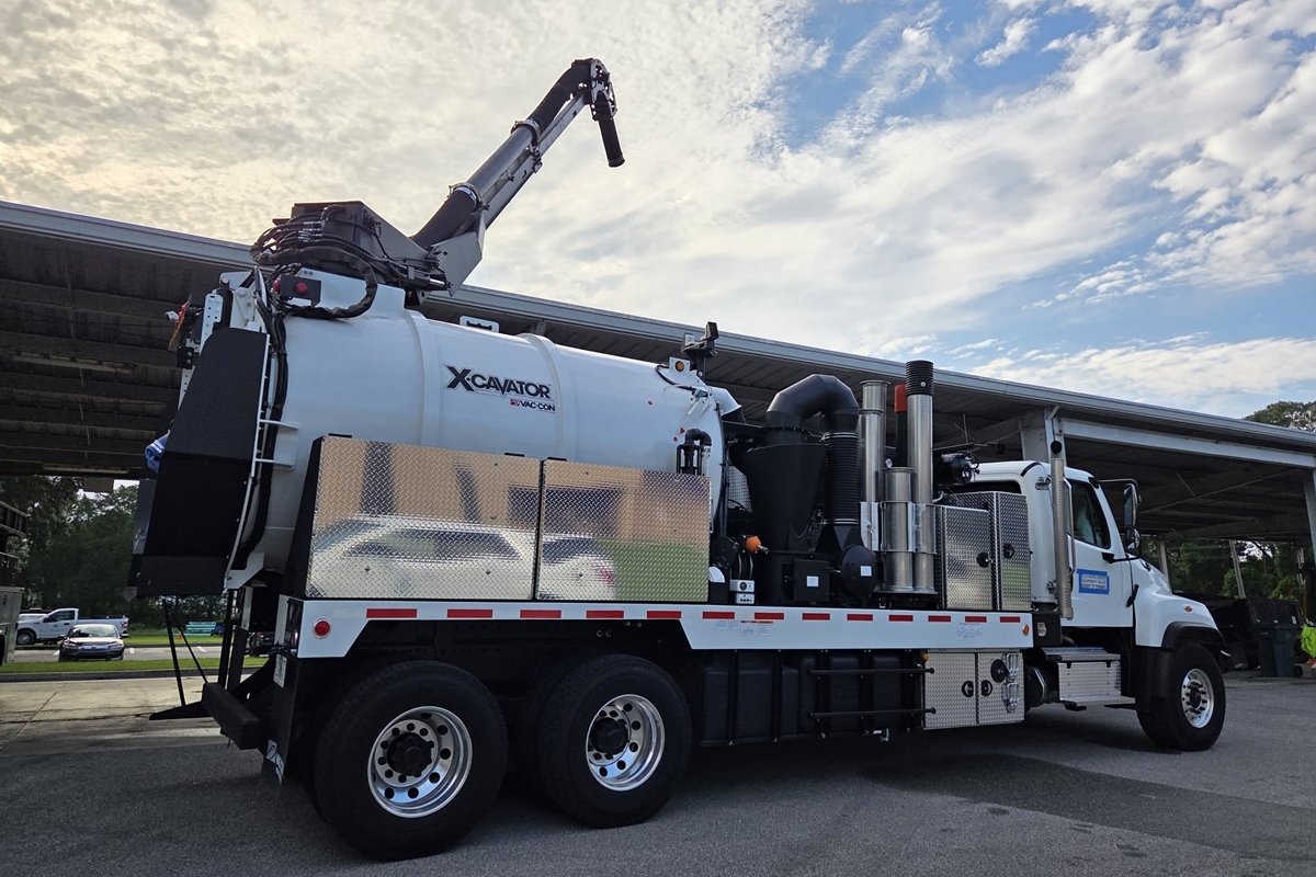 Side view of Ocala’s new Vactor truck used for sewer and storm drain maintenance.