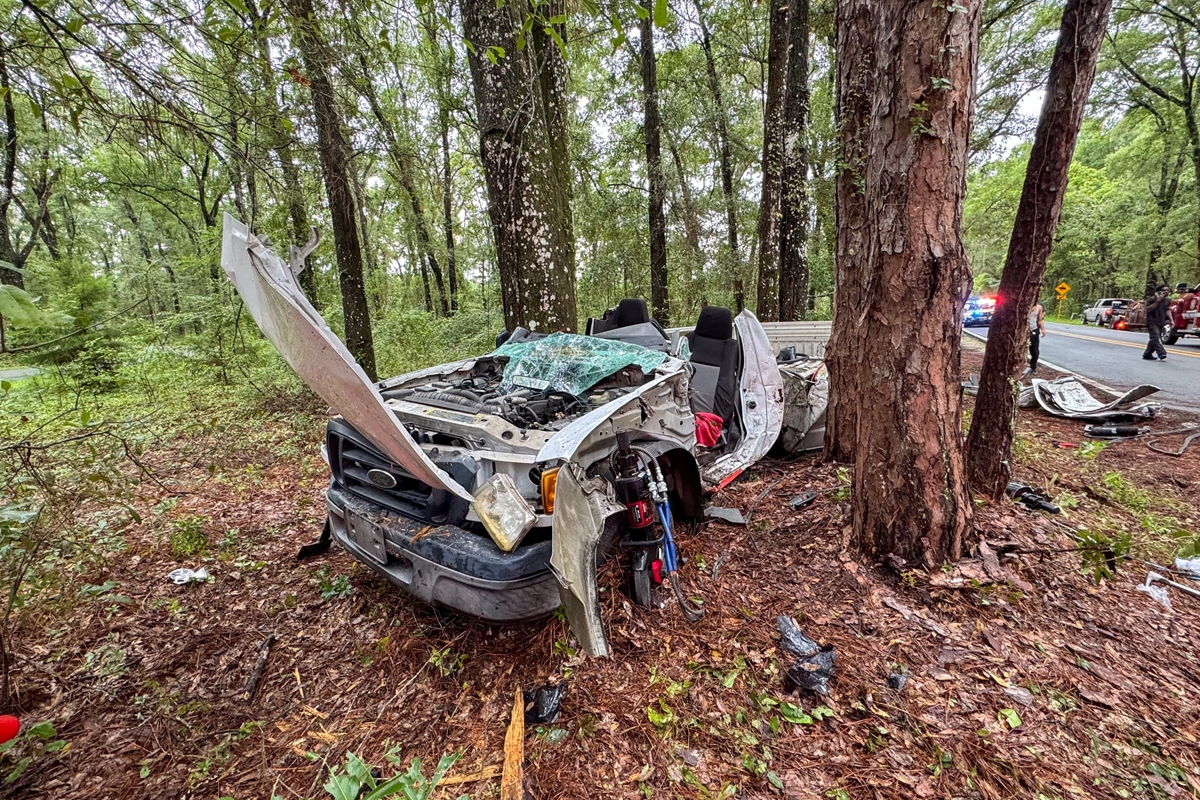 Driver rescued after crashing pickup into trees in southeast Ocala ...