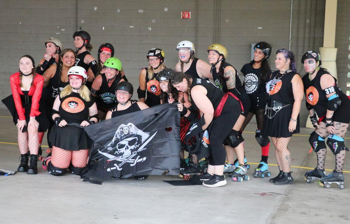 Full pirates team photo.