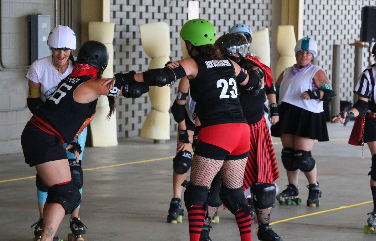 Skaters from both teams in a jam mid-match.