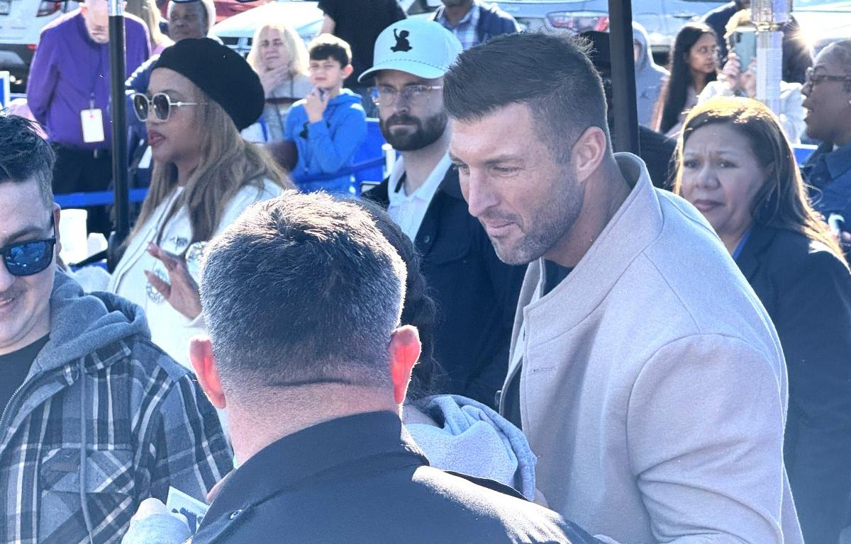 Tim Tebow greets fans at an Ocala Walmart opening