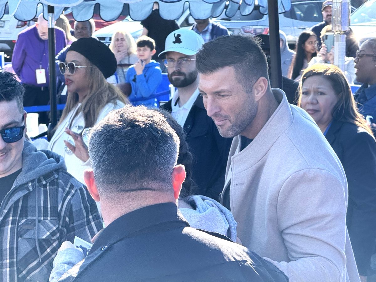 Tim Tebow greets fans at an Ocala Walmart opening