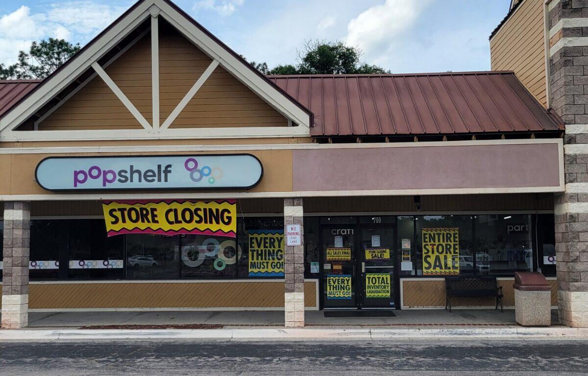 A storefront with closing signage.