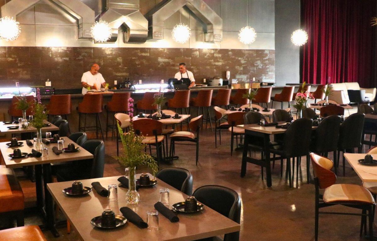 Restaurant with decorated tables.
